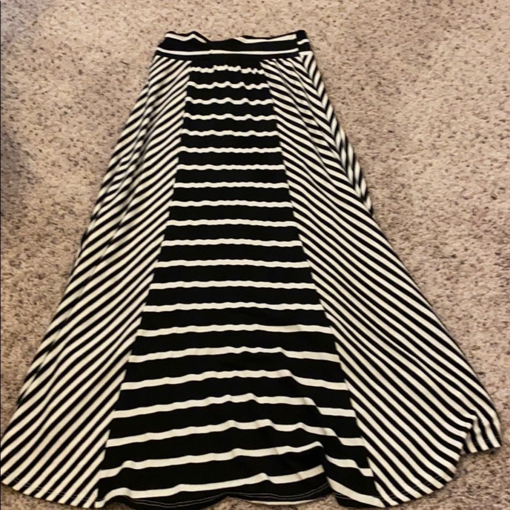 Striped High/Low Skirt - Picture 4 of 4